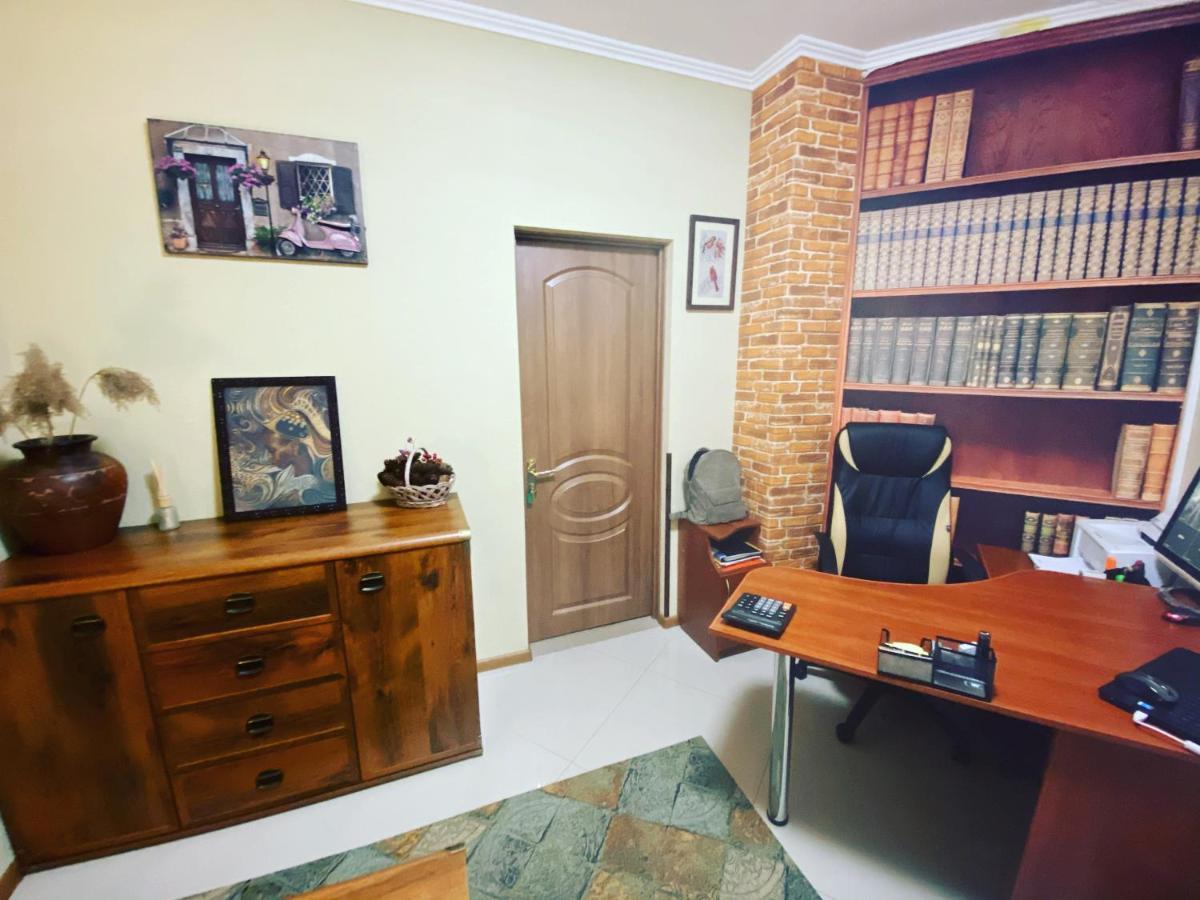 Hotel Three Korony Skhidnytsia Bagian luar foto