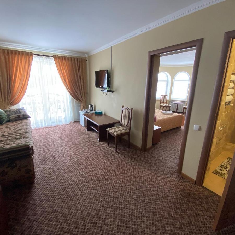 Hotel Three Korony Skhidnytsia Bagian luar foto