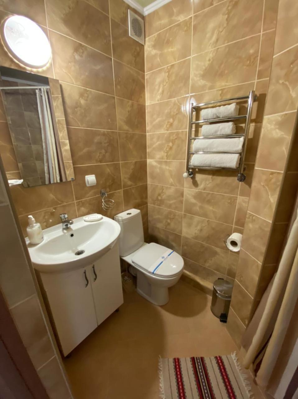 Hotel Three Korony Skhidnytsia Bagian luar foto
